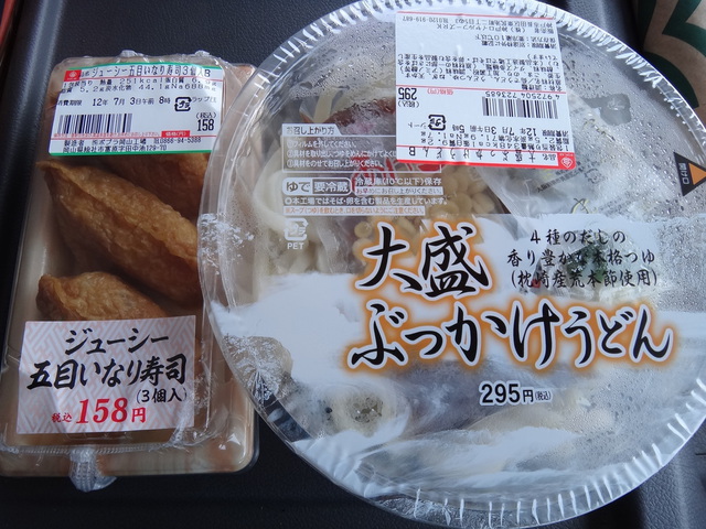 コメショウ　今日のお昼ごはん　ポプラ　鳥取県鳥取市気高町　いなり　大盛ぶっかけうどん