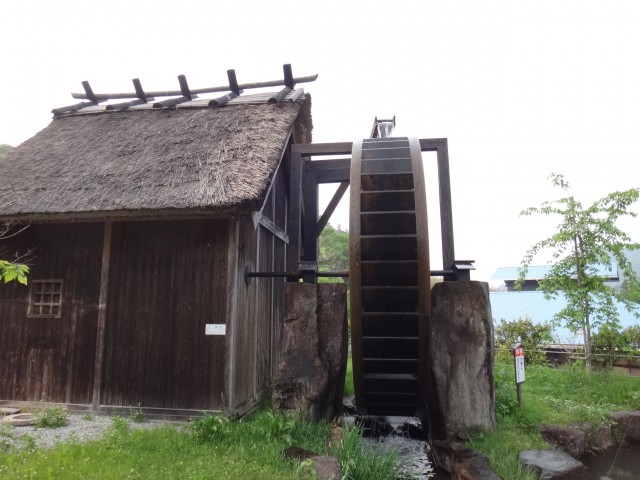 大分県中津市本耶馬渓町西谷　西谷温泉　水車小屋　コメショウ