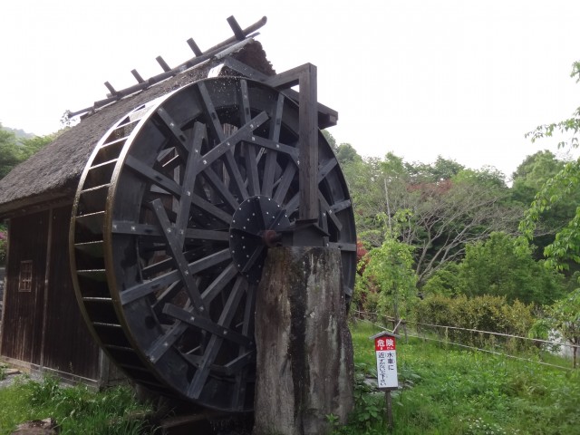 大分県中津市本耶馬渓町西谷　西谷温泉　水車小屋　コメショウ