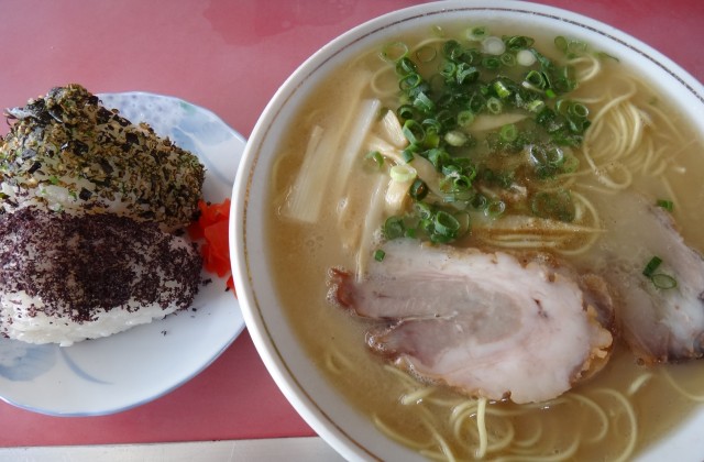 一九ラーメン 粕屋　 福岡県糟屋郡粕屋町大字大隈　コメショウ　今日のお昼ごはん　ラーメン　おにぎり