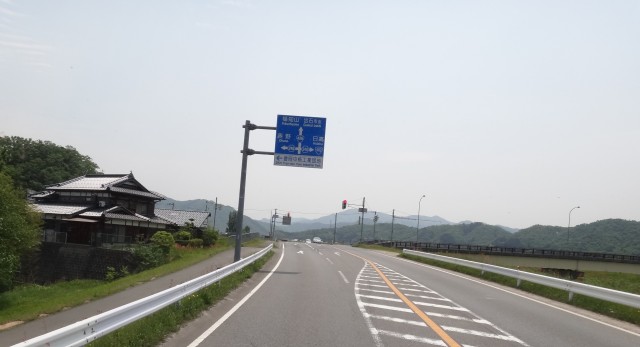 国道４２６号線　兵庫県豊岡市出石町　出石川沿い　コメショウ