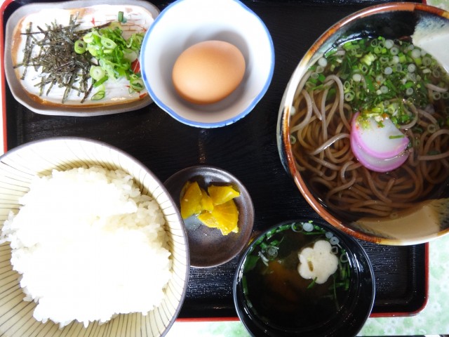 道の駅「神鍋高原」　お食事処　かんなべ　今日のお昼ごはん　コメショウ　玉子かけごはん　そば