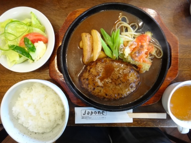 ハンバーグ専門店　ジャポネ　ハンバーグランチ　デミグラスソース　コメショウ