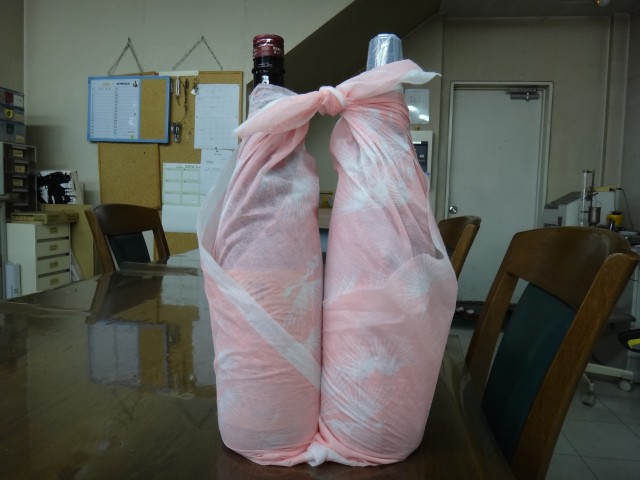 コメショウ　日本酒１升瓶　風呂敷