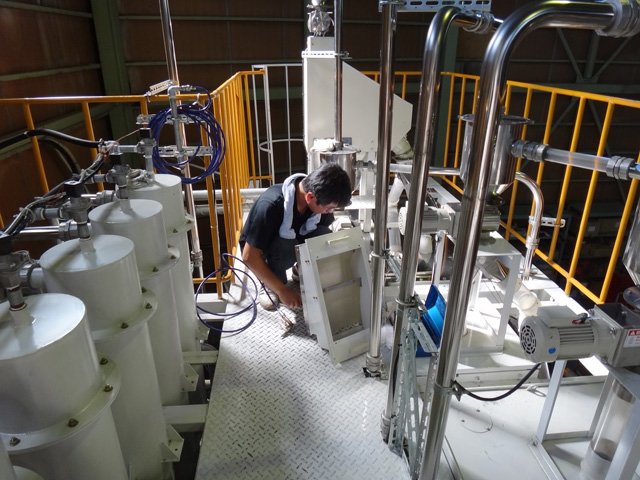 株式会社日食　月曜日　精米プラント天井側　分解　清掃