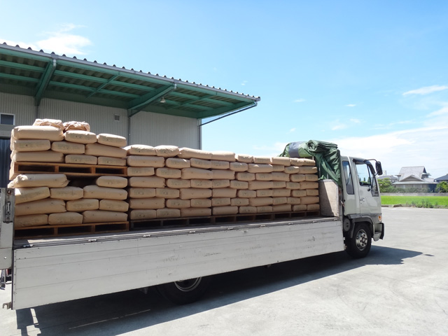 株式会社日食　砕米の納品　２４年産　新米の引き取り　熊本県八代市