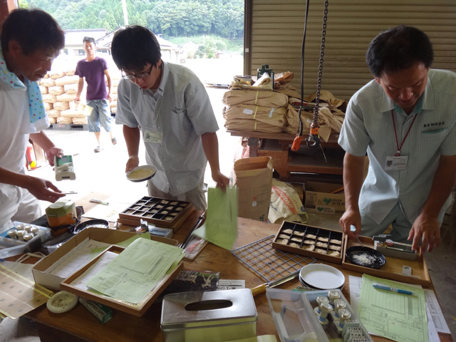 株式会社日食　初検査　ＪＡ西いわみ　検査員　島根県鹿足郡吉賀町注連川　注連川の糧　土井義則会長　作業場