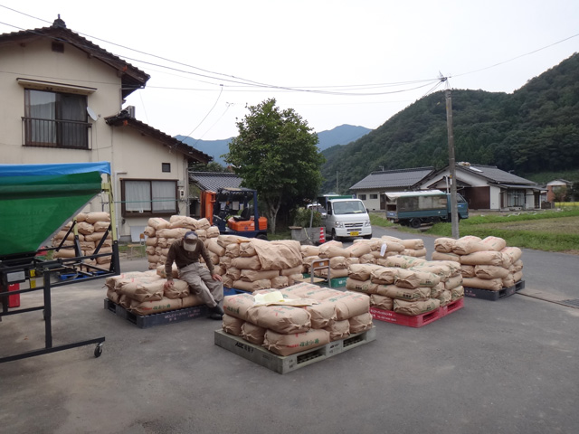 株式会社日食　検査　ＪＡ西いわみ　検査員　島根県鹿足郡吉賀町注連川　注連川の糧　土井義則会長　作業場