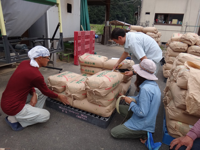 株式会社日食　検査　ＪＡ西いわみ　検査員　島根県鹿足郡吉賀町注連川　注連川の糧　土井義則会長　作業場