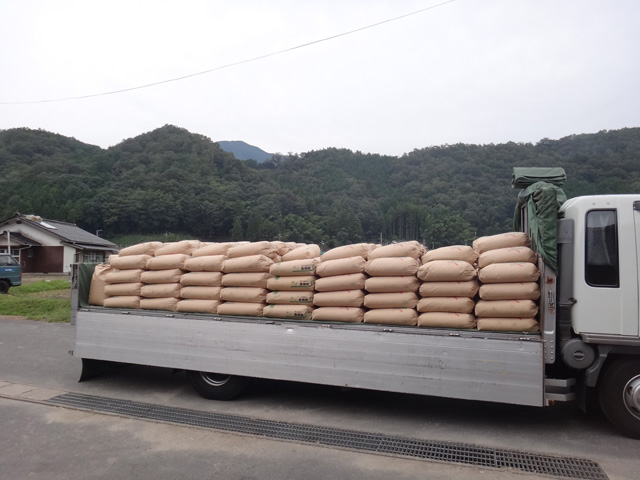 株式会社日食　島根県鹿足郡吉賀町注連川　米積み