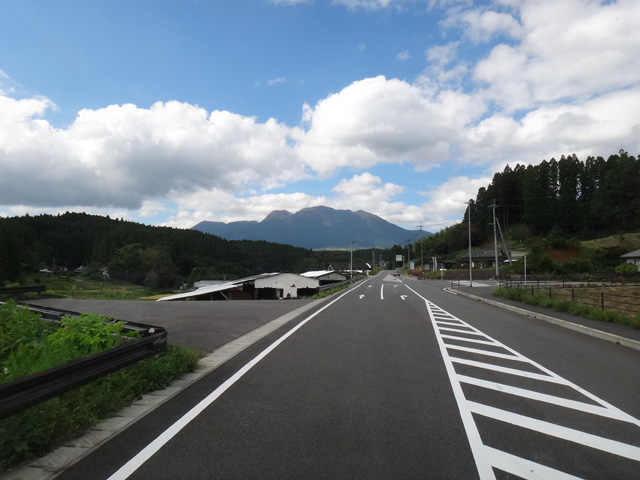 株式会社日食　国道４４２号線　大分県竹田市久住町　久住連山