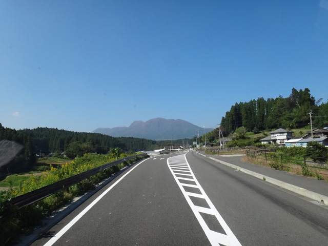 株式会社日食　国道４４２号線　大分県竹田市久住町　久住連山　