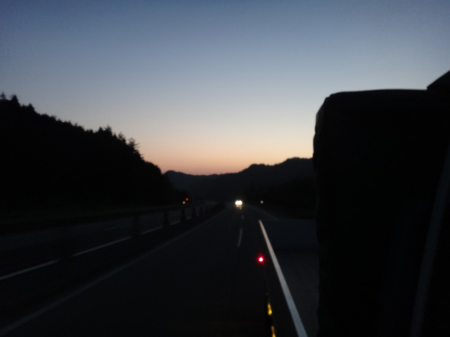 株式会社日食　中国自動車道　山口県周南市鹿野　中国山地　夕景