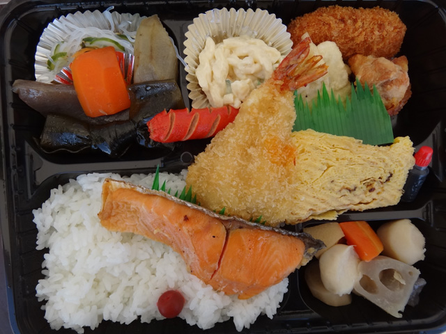 幕の内弁当　４８０円　株式会社日食　今日のお昼ごはん　福岡県築上郡築上町　築上町物産館　メタセの杜