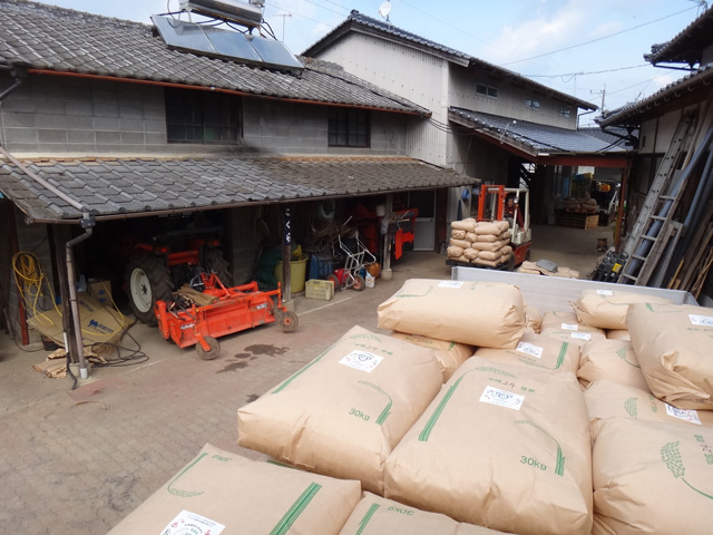 株式会社日食　中津沖代営農組合　古梶組合長　大分県中津市永添　２４年産　新米ヒノヒカリ　産地特選米　積み込み