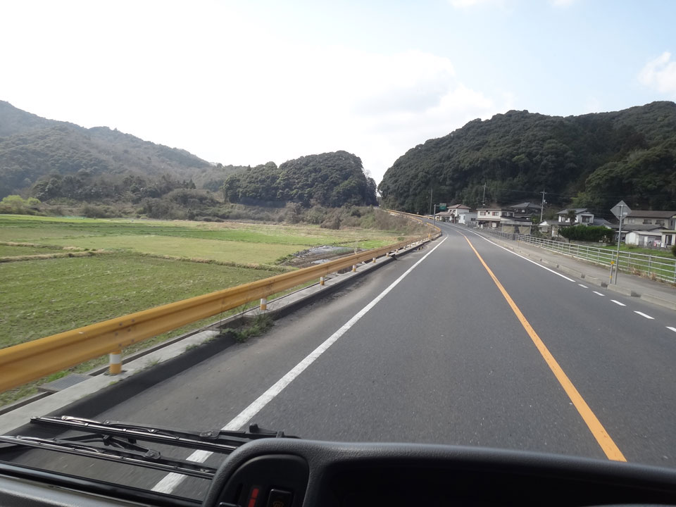 株式会社日食 県道33号線 山口県美祢市 ガードレール 黄色
