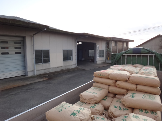 株式会社日食　熊本県熊本市東区画図町　ＪＡ熊本市　画図支店　屑米　焼酎用　積み込み