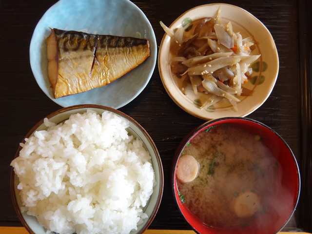 株式会社日食　今日のお昼ごはん　ごはん屋　ひがいも食堂　島根県松江市東出雲町　国道９号線　山陰道　東出雲インター　仁多米ごはん