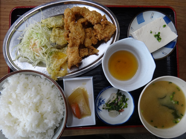 株式会社日食　今日のお昼ごはん　とり天定食　６５０円　大分県杵築市山香町大字広石　立石山ドライブイン　国道１０号線沿い