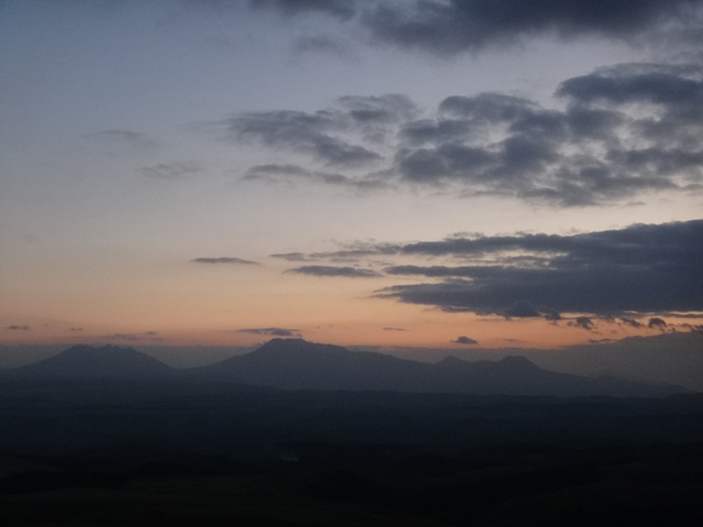 株式会社日食　国道４４２号線　大分県竹田市久住町　　阿蘇五岳　夕景　