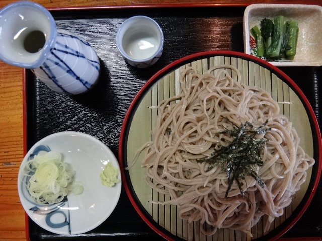 株式会社日食　今日のお昼ごはん　馬曲温泉　鞍掛の茶屋　長野県下高井郡木島平村大字往郷　名水火口そば　日本酒１合