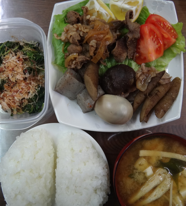 株式会社日食 今日のお昼ごはん ごはん 味噌汁 牛肉サラダ 牛蒡と蒟蒻の煮物 水菜の漬物 株式会社日食 今日のお昼ごはん ごはん 味噌汁 牛肉サラダ 牛蒡と蒟蒻の煮物 水菜の漬物