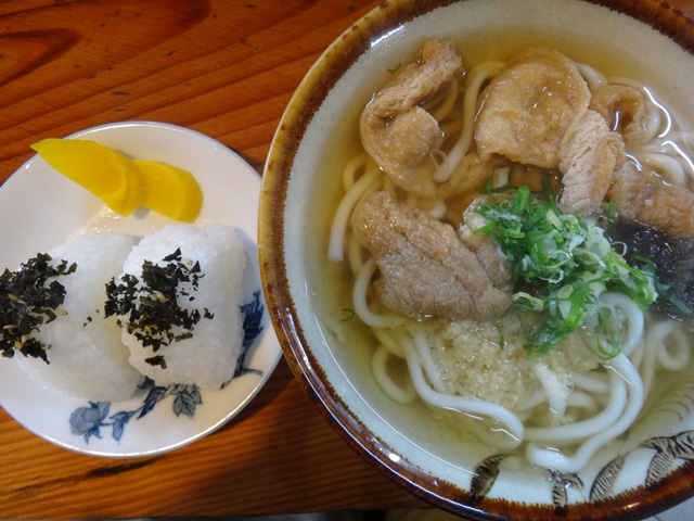 株式会社日食　今日のお昼ごはん　山口県 美祢市東厚保町　七福屋　厚保店　きつねうどん　おむすび