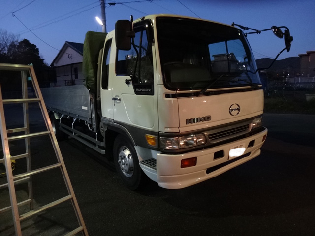 株式会社日食　洗車　ワックスかけ　日野自動車　レンジャー