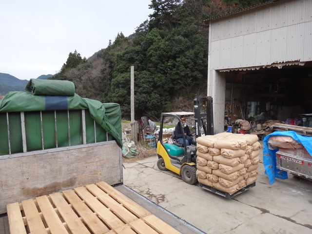 株式会社日食　生産農場ライスセンター　稲作屋　井上家　大分県中津市本耶馬渓町西谷