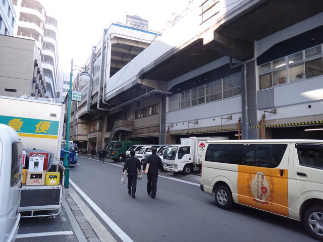 株式会社日食　ＪＲ博多駅　業者納品入口