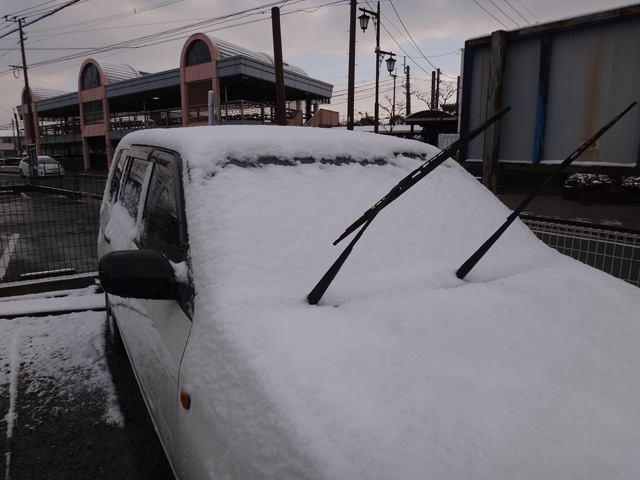 株式会社日食　雪　駐車場　トヨタ　プロボックス