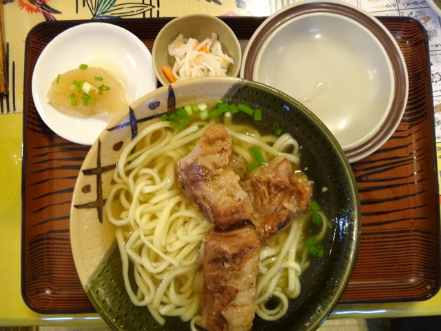 株式会社日食　今日のお昼ごはん　沖縄県名護市世冨慶　琉球料理　名護曲レストラン　ソーキそば