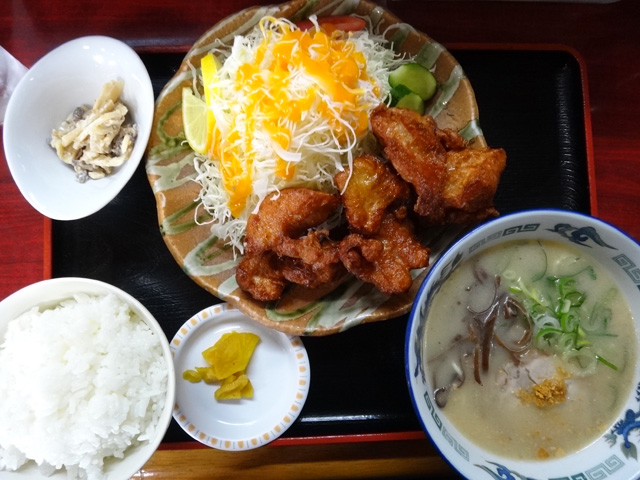 株式会社日食　今日のお昼ごはん　日替わり　唐揚げ定食　まるきよ亭ラーメン　熊本県熊本市西区松尾町上松尾