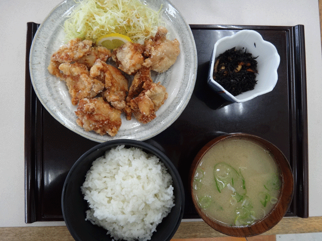 株式会社日食　今日のお昼ごはん　唐揚げ定食　豚汁　九州道　下り線　北熊本ＳＡ　熊本県熊本市北区