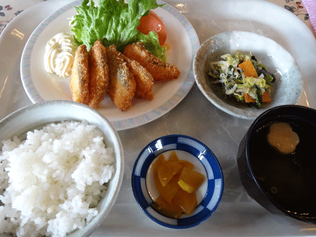 株式会社日食　道の駅「神鍋高原」　お食事処　かんなべ　兵庫県豊岡市日高町栗栖野　今日のお昼ごはん　十戸の虹鱒フライ定食