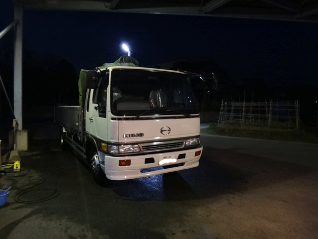株式会社日食　トラック　日野自動車　レンジャー　洗車