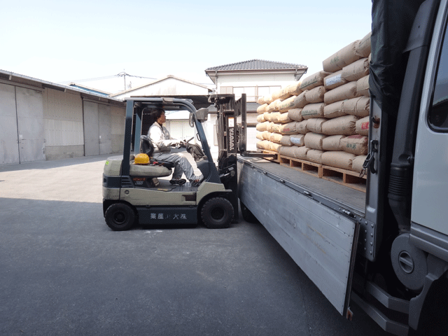 株式会社日食　屑米　焼酎用　納品　熊本県八代市