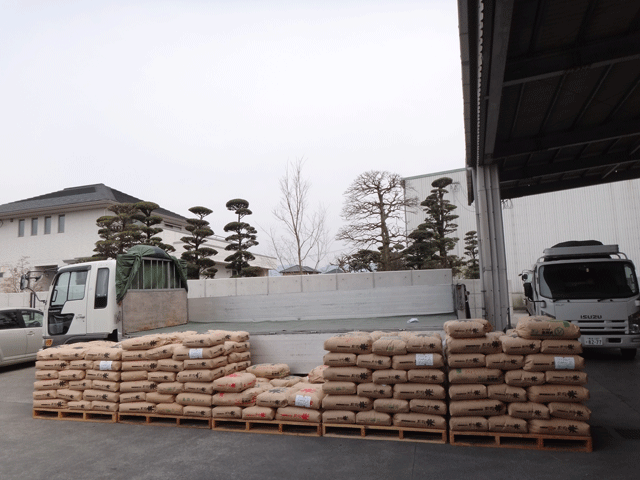 株式会社日食　屑米　焼酎用　納品　熊本県八代市