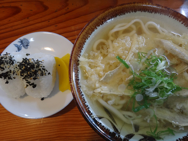 株式会社日食　今日のお昼ごはん　山口県 美祢市東厚保町　七福屋　厚保店　おにぎり　ごぼう天うどん