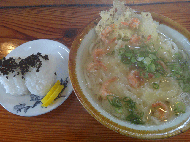 株式会社日食　今日のお昼ごはん　山口県 美祢市東厚保町　七福屋　厚保店　おにぎり　えび天うどん