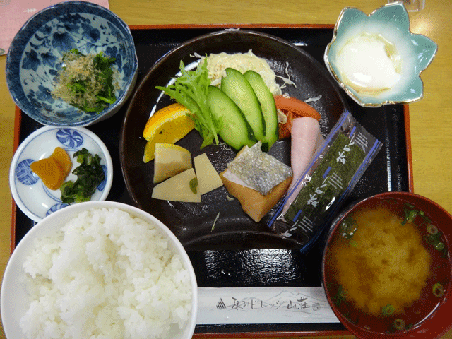 株式会社日食　朝食　琴引ビレッジ山荘　島根県飯石郡飯南町佐見