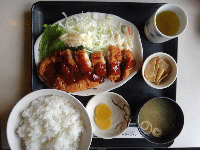 株式会社日食　今日のお昼ごはん　本日のおすすめ　トンカツ定食　兵庫県但馬　美方郡香美町村岡区熊波　ドライブイン春来