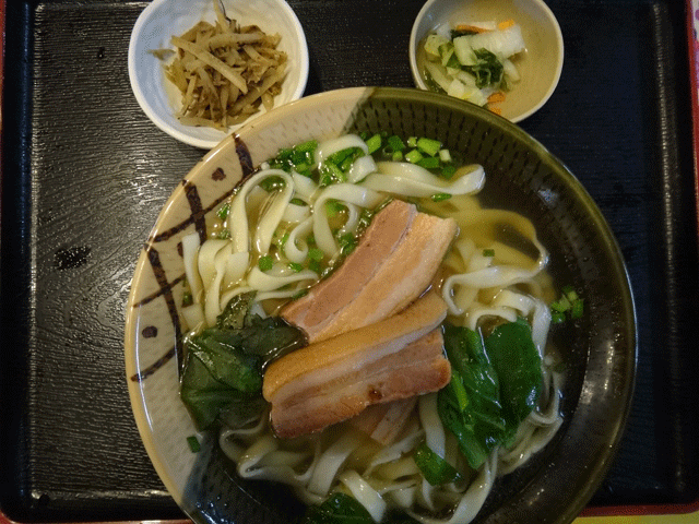 株式会社日食　今日のお昼ごはん　沖縄県名護市世冨慶　琉球料理　名護曲レストラン　三枚肉そば