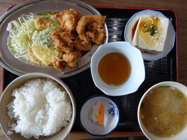 株式会社日食　今日のお昼ごはん　とり天定食　６５０円　大分県杵築市山香町大字広石　立石山ドライブイン　国道１０号線沿い