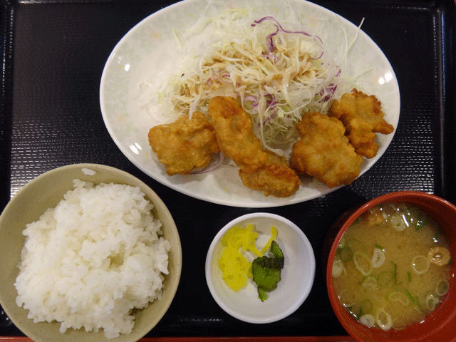 株式会社日食　今日のお昼ごはん　舞鶴若狭自動車道 西紀サービスエリア　兵庫県篠山市　唐揚げ定食　７００円