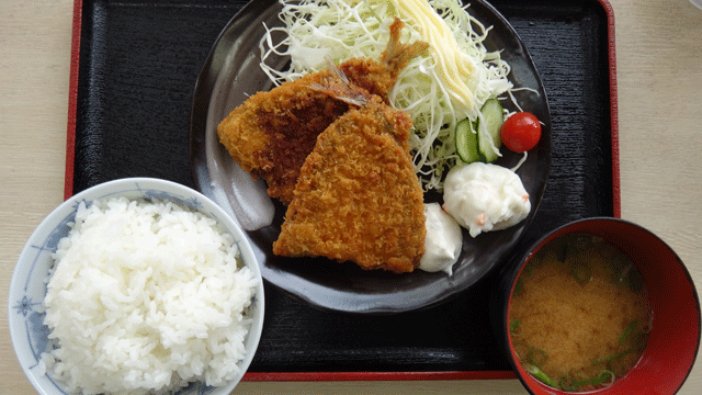 株式会社日食　九州自動車道　吉志パーキングエリア(下り線)　福岡県北九州市　今日のお昼ごはん　アジフライ定食　６５０円