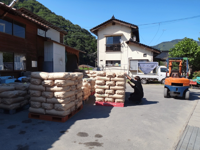 株式会社日食　初検査　２５年産　新米コシヒカリ　島根県鹿足郡吉賀町　注連川の糧　特選吉賀米倶楽部