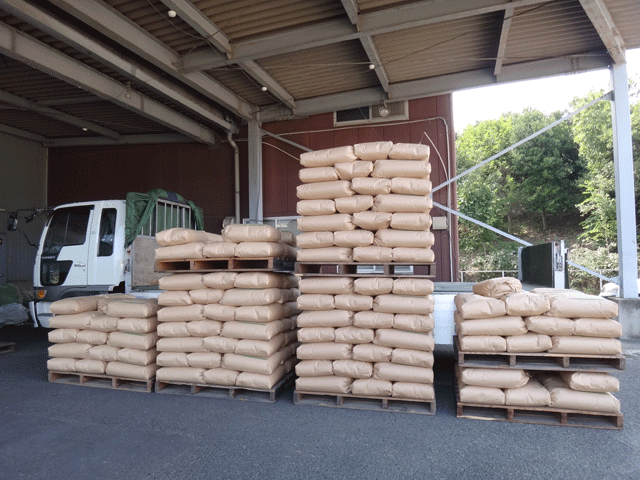 株式会社日食　生産農場ライスセンター　稲作屋　井上家　大分県中津市本耶馬渓町西谷　新米コシヒカリ　新米あきさかり