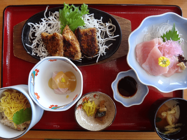 株式会社日食　今日のお昼ごはん　鮫づくし御膳　１５００円 　国道５４号線　道の駅　頓原　島根県飯石郡飯南町花栗