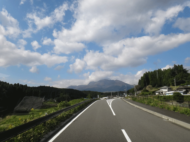 株式会社日食　国道４４２号線　大分県竹田市久住町　久住連山